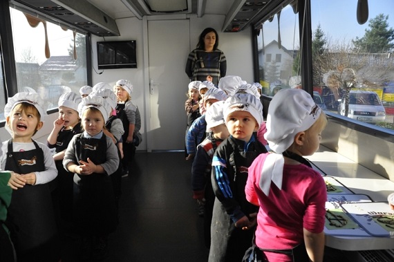 garwolin - Czekoladowy Autobus stacjonował pod Przedszkolem Zielony Gaik w Reducinie