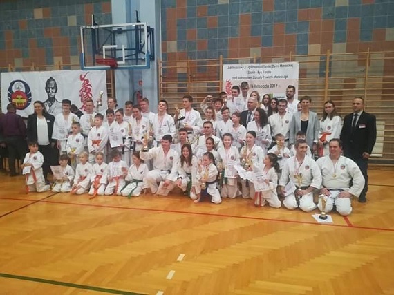 garwolin - Zawodnicy Wołomińskiego Klubu Karate przywieźli worek medali z Mielca