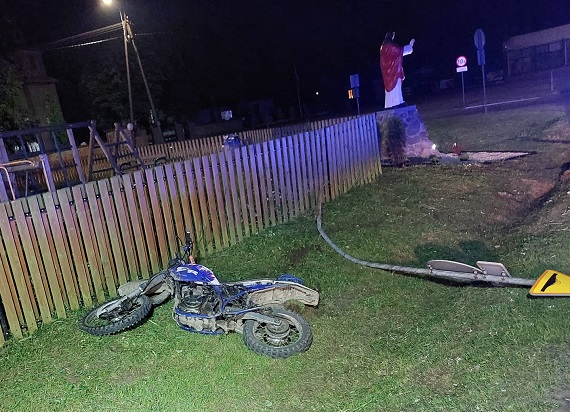 garwolin - Pijany motocyklista zniszczył znak drogowy