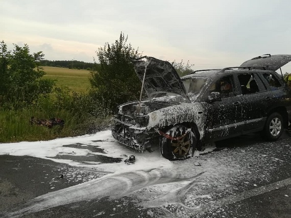 garwolin - Pożar samochodu osobowego w Jaźwinach